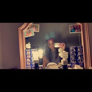 Meet your Posher, Caitlyn